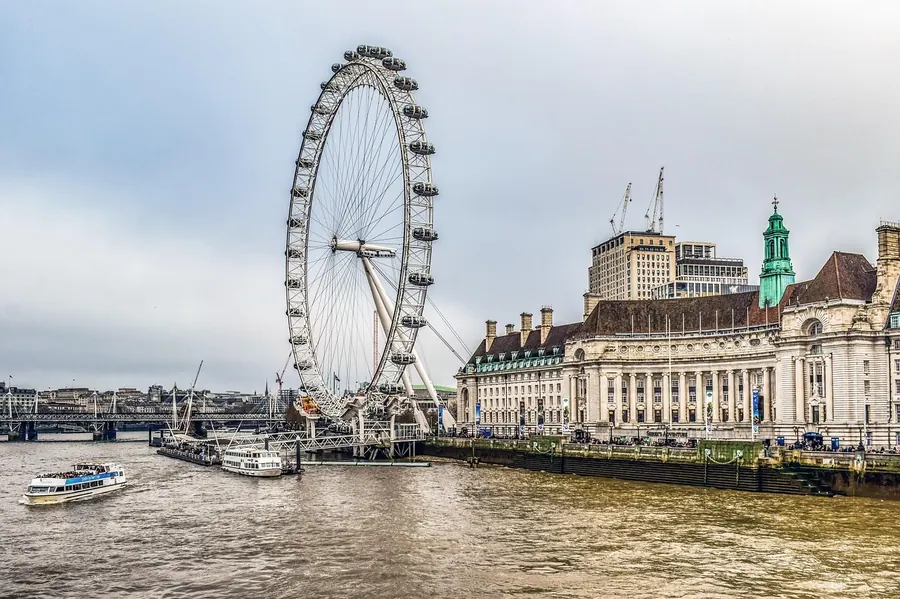 Happy tourists exploring a UK landmark together on a SmartVisitUK.com guided tour